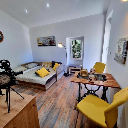 Retro Chic Studio Pula Exterior photo